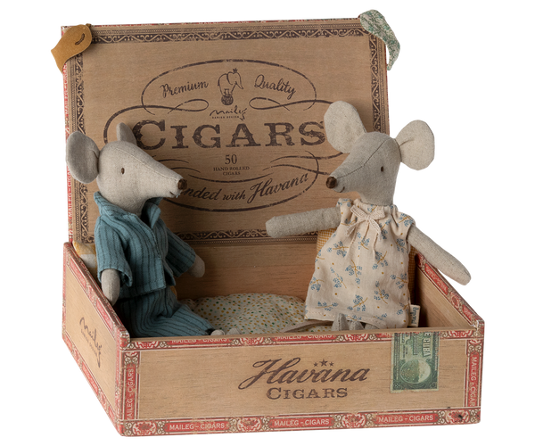 Jucarie Textila - Mom and dad mice in cigarbox - Maileg